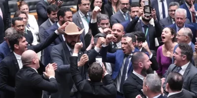 Deputados de direita comemoram votação do PL da Dosimetria Foto: Bruno Spada/Câmara dos Deputados