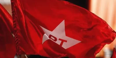 bandeira-pt-ao-vento