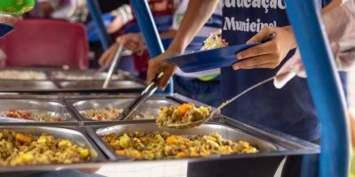 Gestão Cláudio vai garantir alimentação aos professores e profissionais da educação Gestão Cláudio vai garantir alimentação aos professores e profissionais da educação