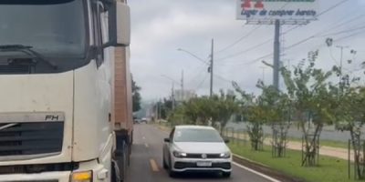 estaciona-em-via-estreita estaciona-em-via-estreita